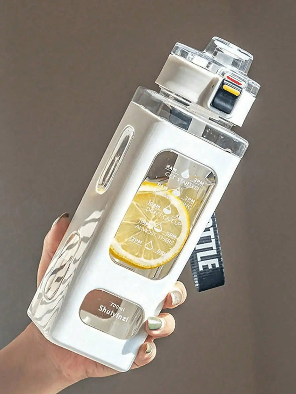 Bouteille d'eau de sport 700 ml avec paille — Portable et anti-fuite